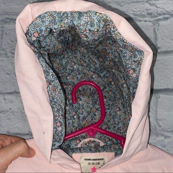 Young
Dimension snap front coat with hood light pink size 5/6 - Picture 3 of 7